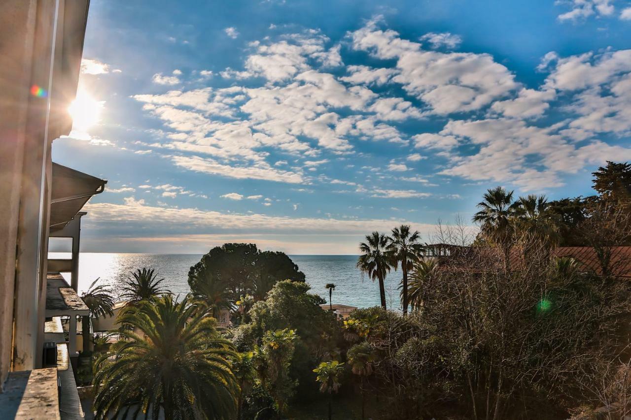 Old Gagra Hotel Buitenkant foto