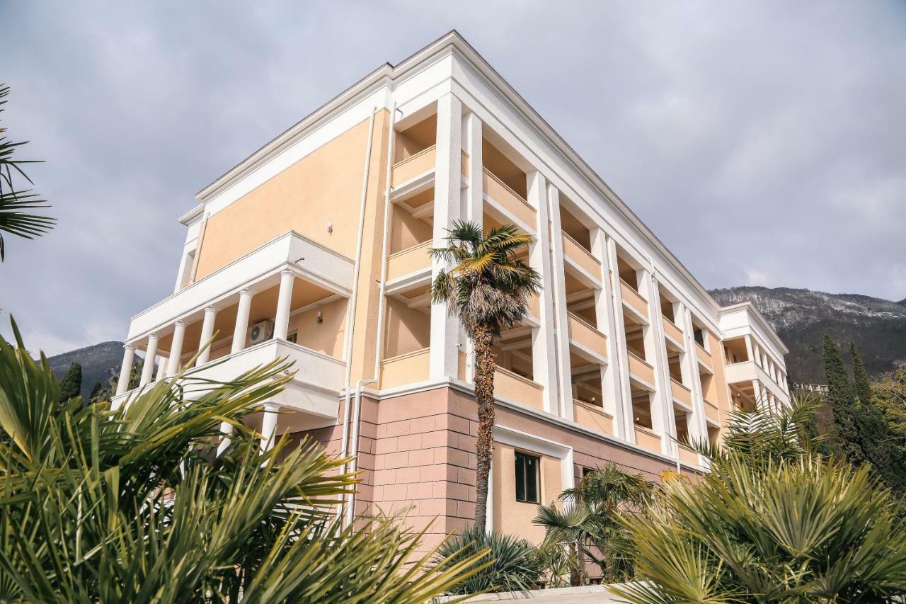 Old Gagra Hotel Buitenkant foto